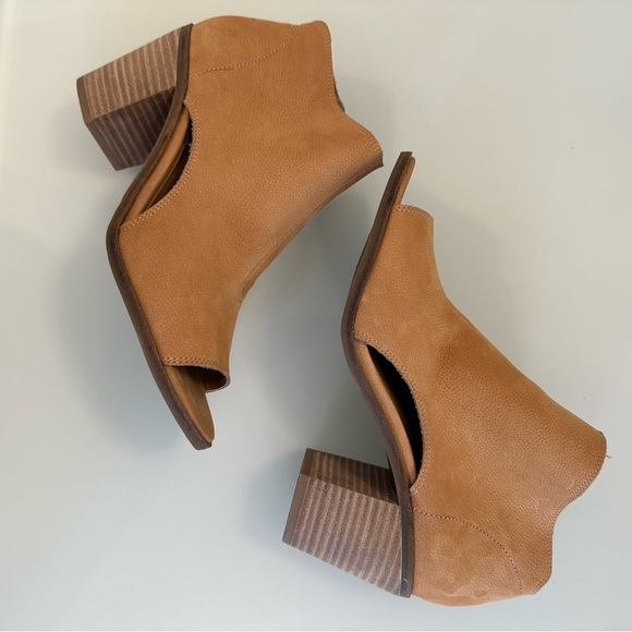 Lucky Brand | Butter-Soft Tan Leather Ankle Boots | Size 8.5 - Picture 6 of 16